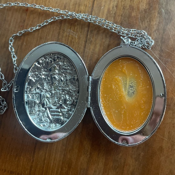 Vintage Perfume Large Oval Locket and Chain SilverTone Village Scene Unique - Picture 5 of 8